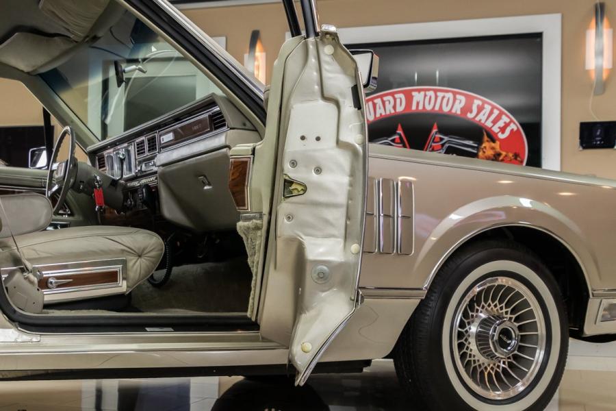 Детали экстерьера Lincoln Continental Mark VI Sedan 1980 года  (фото 66 из 111)